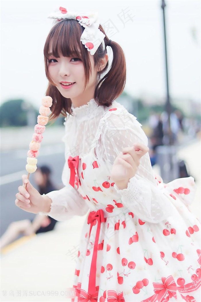 在厨房里抬起月月的腿